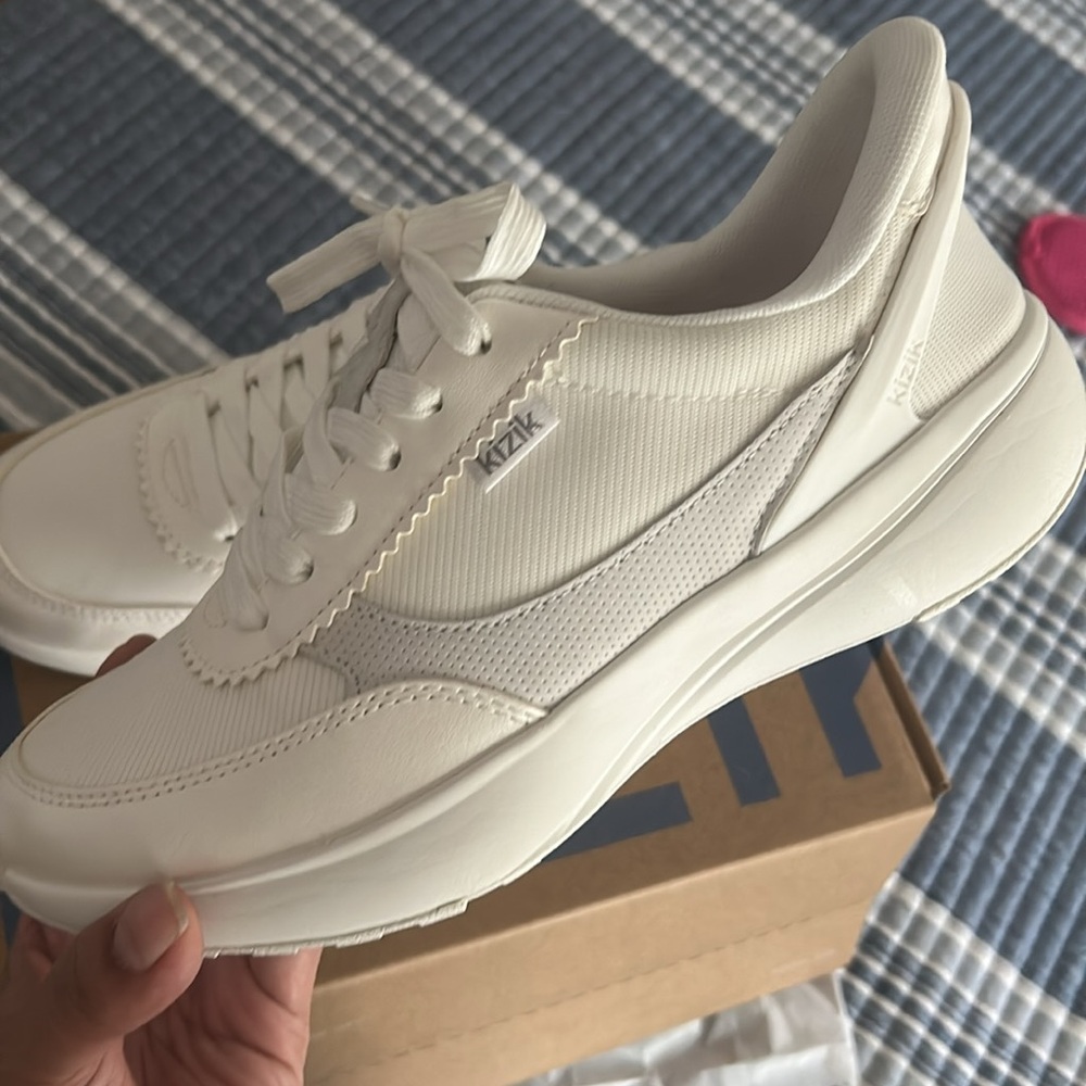 Kizik Paris Sneakers - Picture 2 of 3